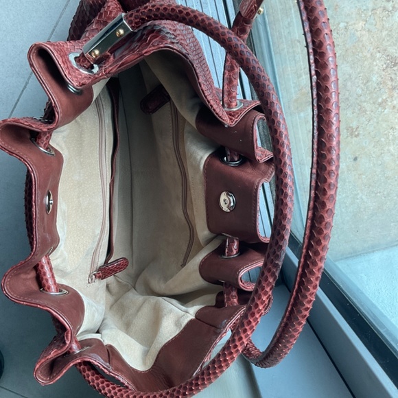 Giorgio R Handbag - Picture 3 of 4